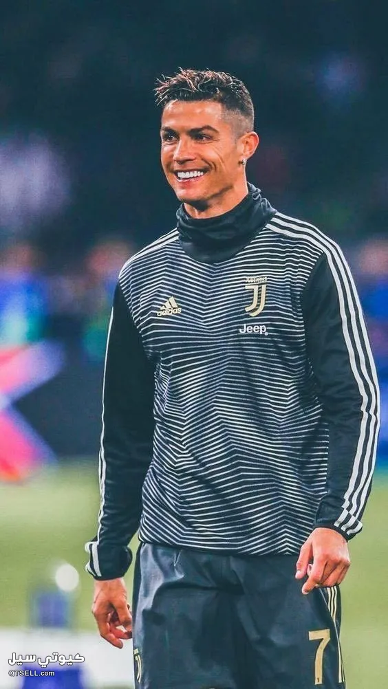 رياضة وتصميم فاخر: لاعب كرة قدم وسيارة SUV شانجان CS55 بلس 2024 - صورة 1